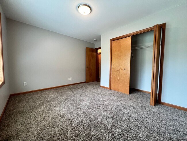 Building Photo - Spacious 3BR Duplex with Finished Basement & 2-Car Garage in Otsego