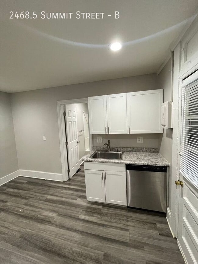 Building Photo - 2468.5 Summit St