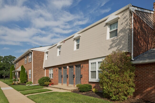 Building Photo - 2nd Floor: Discover private, elevated views and quiet surroundings in this sunny 1-bedroom apartm...