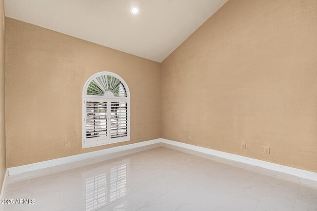Building Photo - 9665 E Cochise Dr