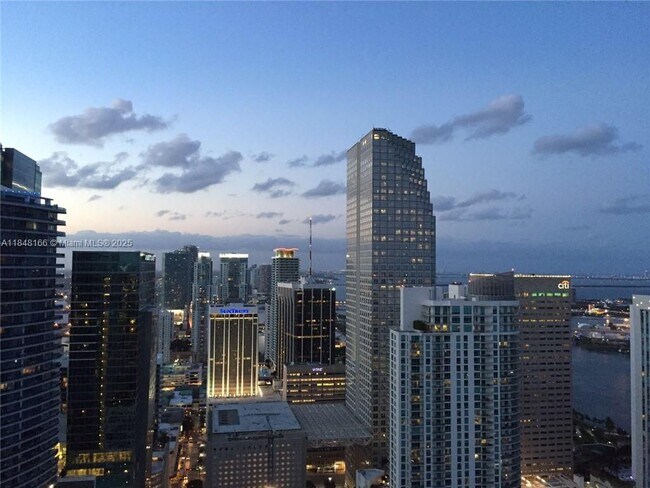 Building Photo - 475 Brickell Ave
