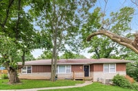 Building Photo - 331 NW Woodland Rd