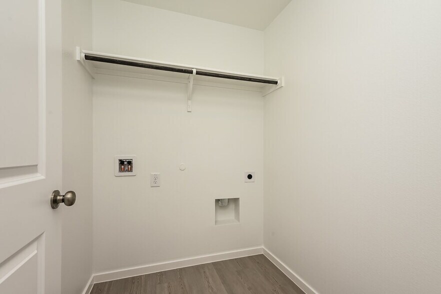 Building Photo - 2213 La Vis Ln