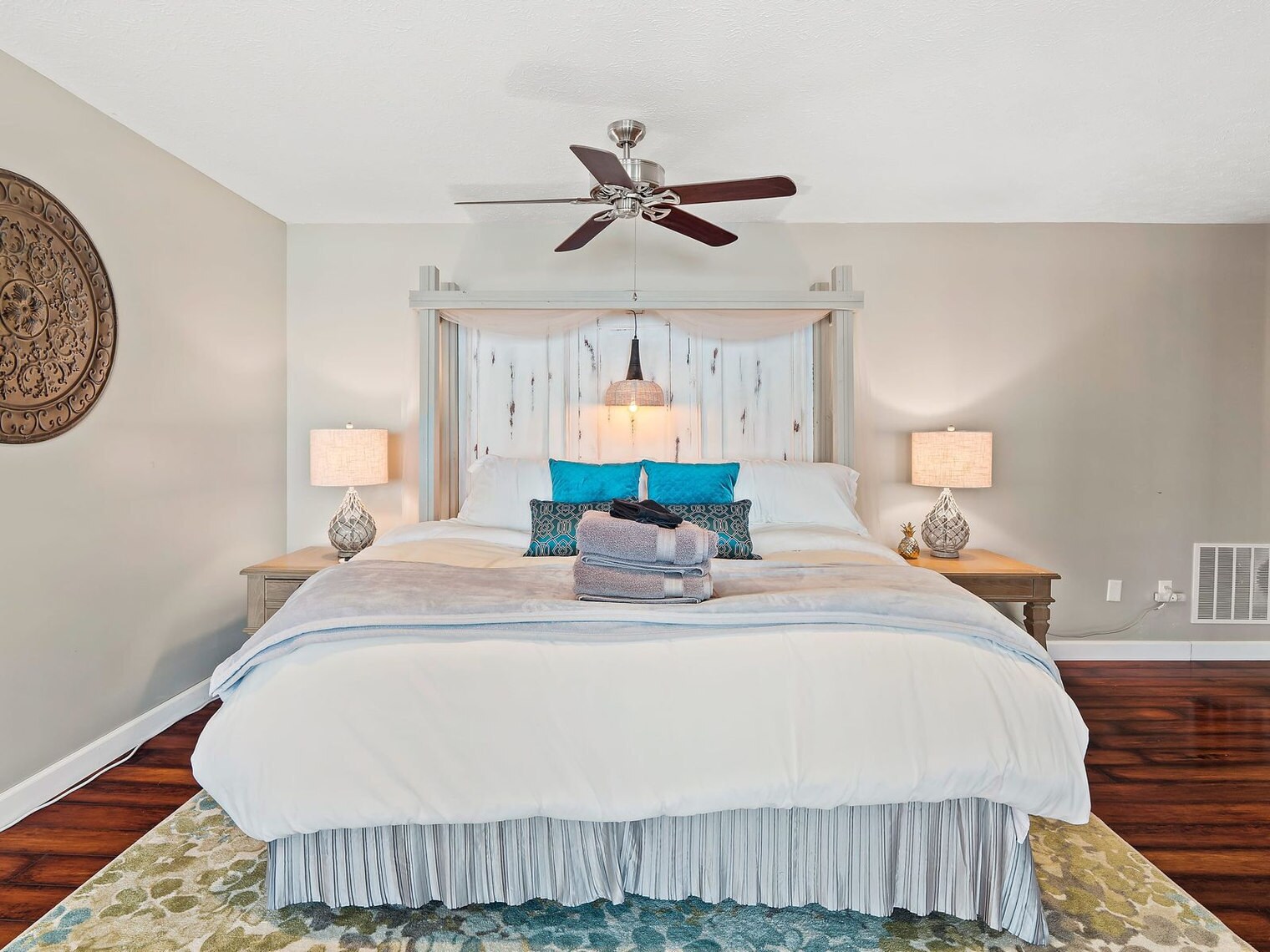 Building Photo - 6209 Oakwood Beach Dr