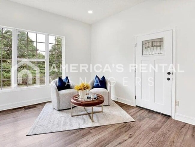 Building Photo - Room to Roam: Expansive Home with Screened Porch - Coming Soon!!