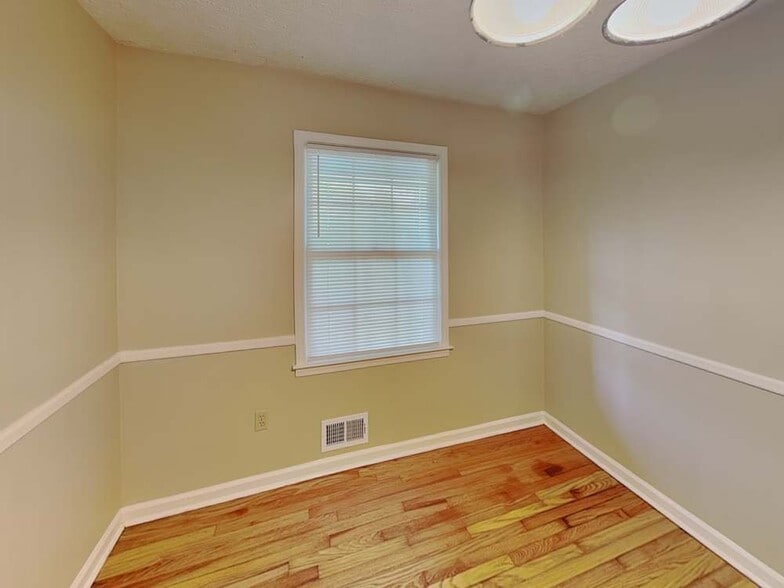 Building Photo - 5676 Crestwood Dr SW