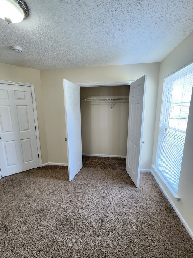 Building Photo - 1239 Askew Dr