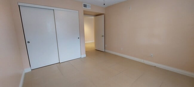 Building Photo - 230 Mission Newport Ln