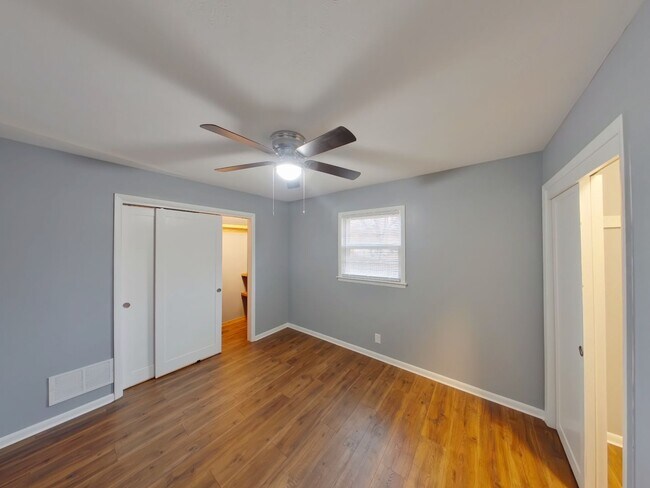 Building Photo - 3534 W 11th St N