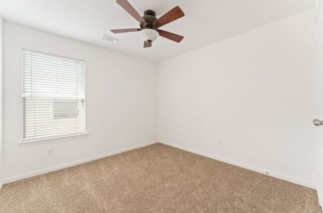 Building Photo - Stylish 3-Bedroom, 2-Bath in a Vibrant Spr...