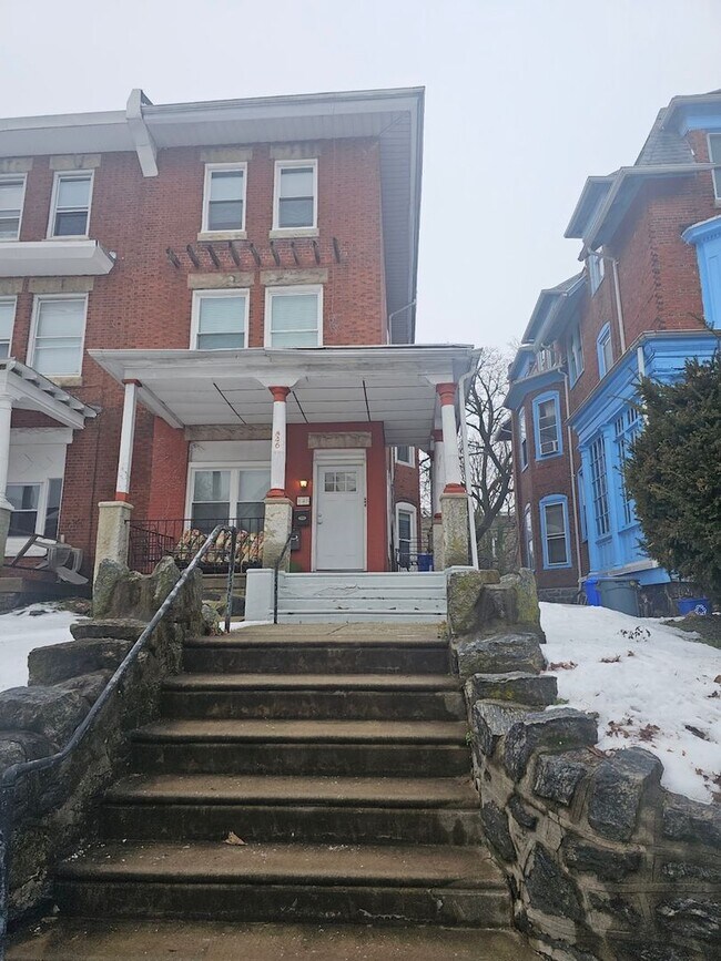 Building Photo - 846 Wynnewood Rd