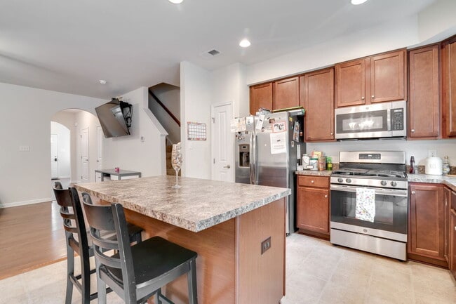 Building Photo - 8992 Ringview Dr