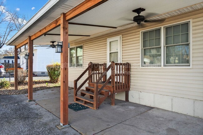 Building Photo - 1255 St Antoine St