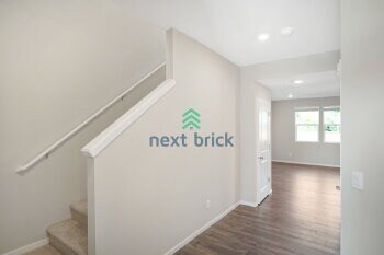 Building Photo - 4 Bed and 2.5 Bath Single-family Home Available for Rent!