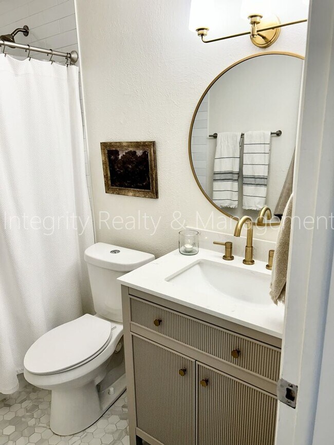 Building Photo - 9722 W Polk Dr