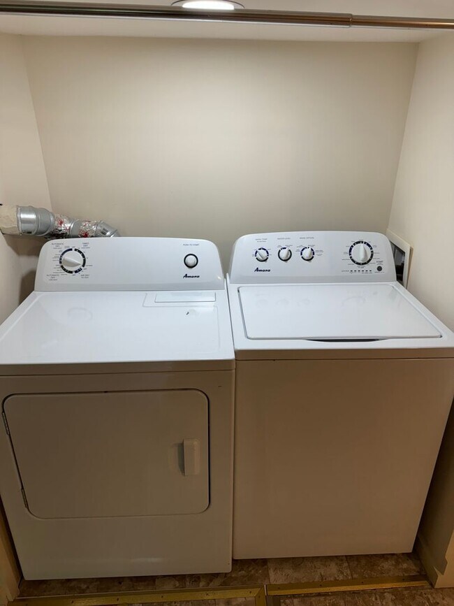 Building Photo - Quiet Forested 2 Bedroom Unit