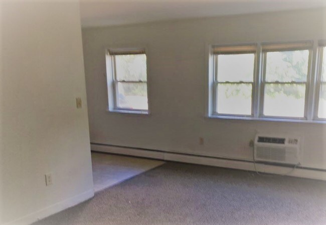 Building Photo - 64 Rosedale St