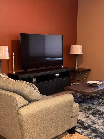 Building Photo - 4936 Semifonte Dr