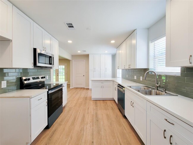 Primary Photo - 25911 Maplewood Dr