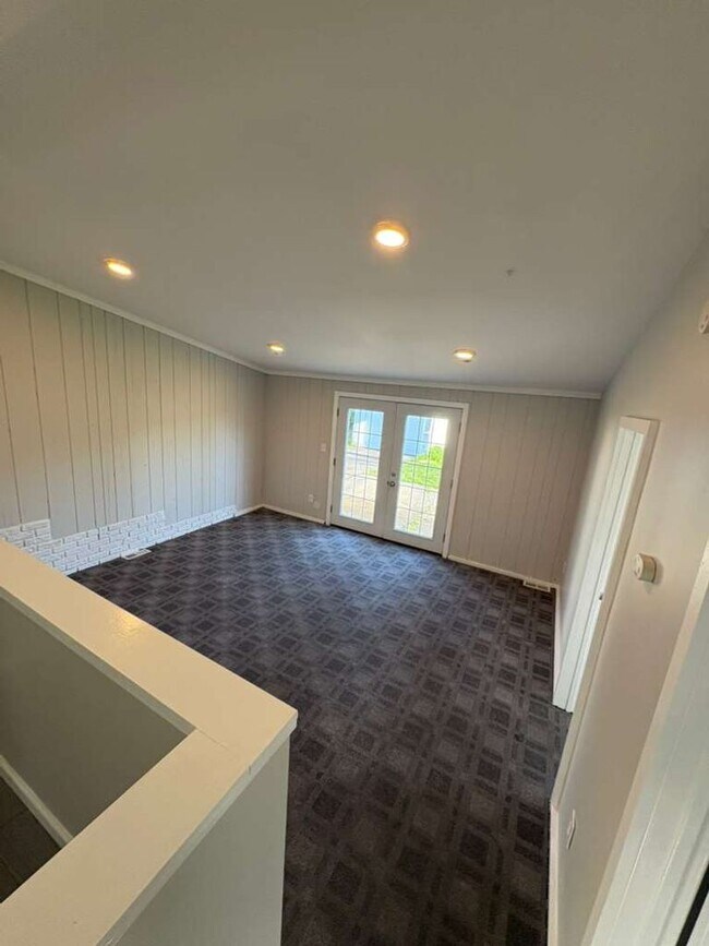 Building Photo - Charming University Heights Home Near Shops & Dining