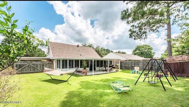 Building Photo - 104 Chaumont Dr