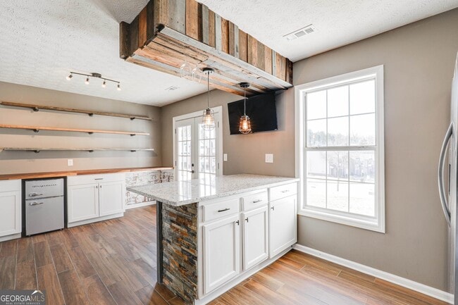 Building Photo - 130 Chastain Loop