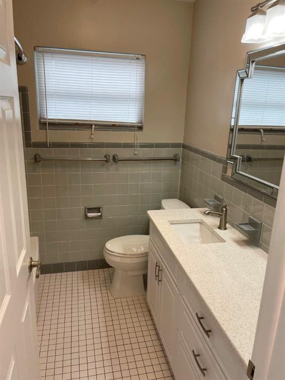 Building Photo - 419 12th Ave