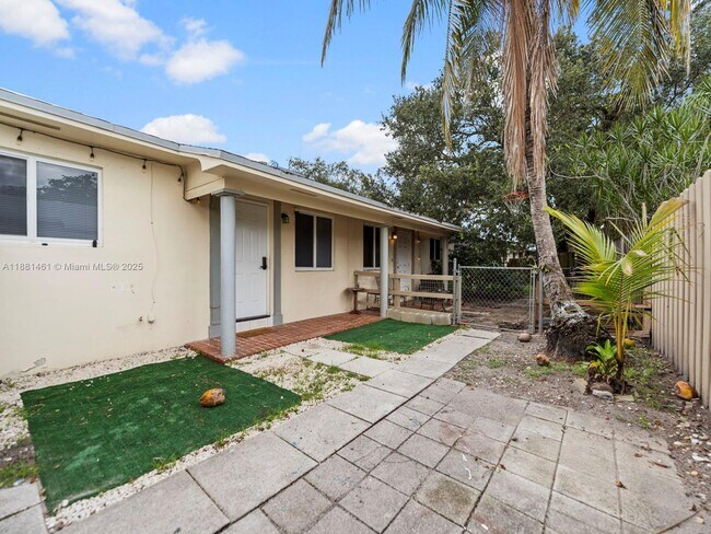 Building Photo - 6161 SW 44th St