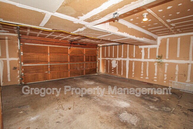 Building Photo - 16102 NE 107th Ct