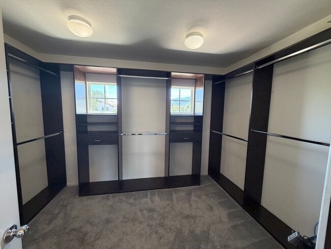 Building Photo - 885 Alsace Dr