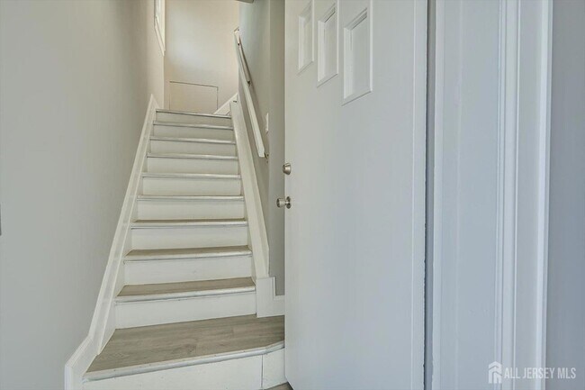 Building Photo - 36 2nd Ave