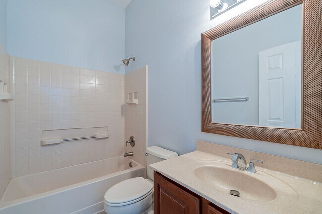 Building Photo - Gated Community!