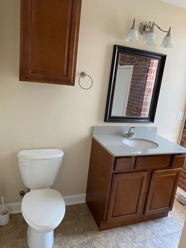 Building Photo - One Bedroom Loft Apartment Available in Hi...