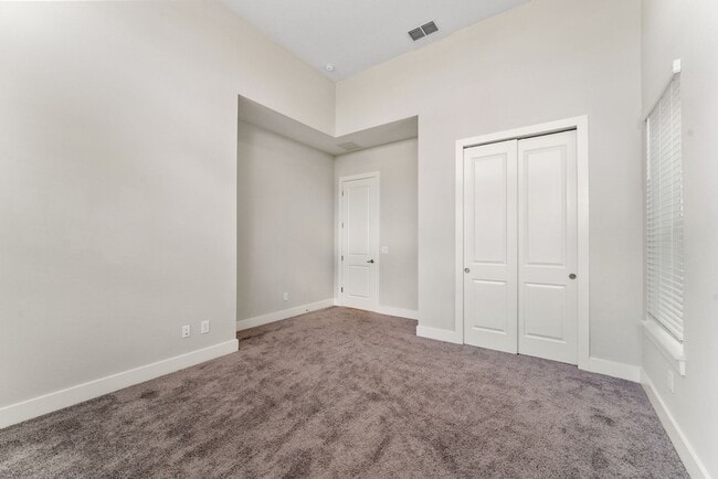 Building Photo - Beautifully Maintained 3/2.5 Bath Home wit...