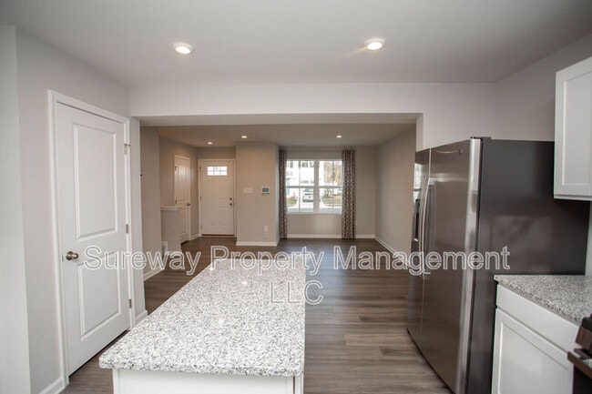 Building Photo - 2 Mulberry ln