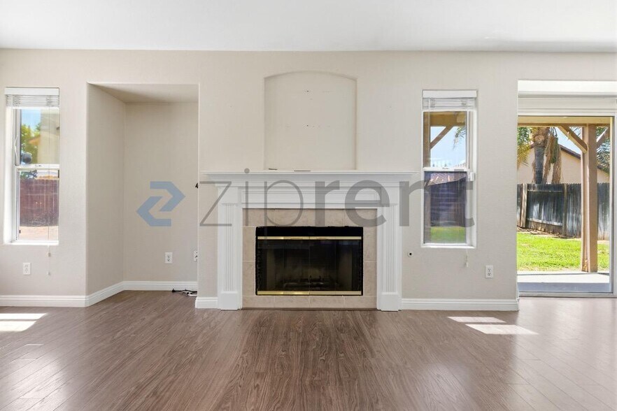 Building Photo - 27165 Hemingway Ct
