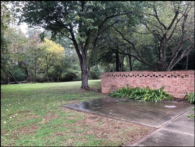 Building Photo - 3137 Forestdale Dr