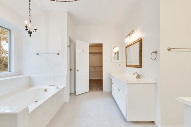 Building Photo - Charming Home in the Coveted River Place C...