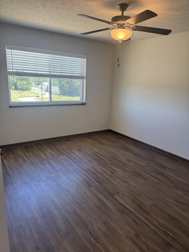 Building Photo - 133 W Olson Ave