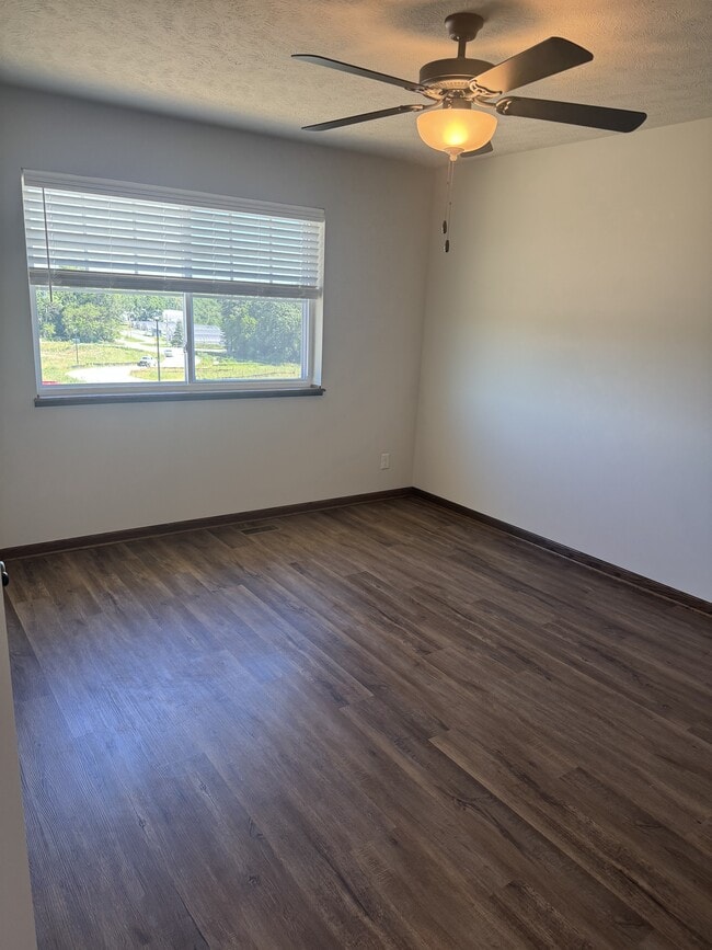 Building Photo - 158 W Olson Ave