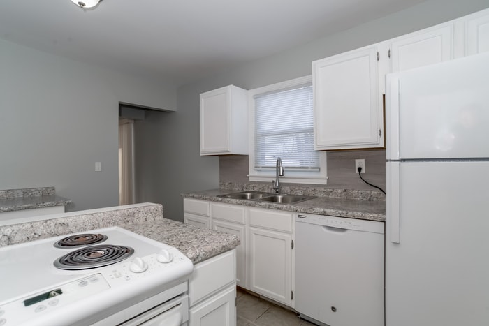 Building Photo - 6703 N Walnut St