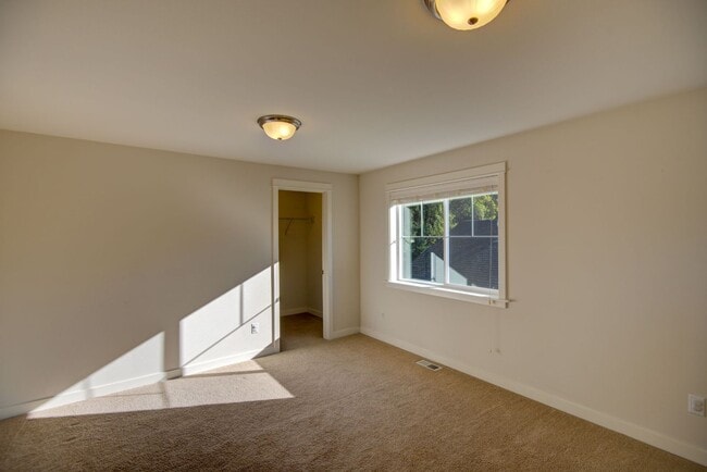 Building Photo - 3 (or 4) bedroom Edmonds Home