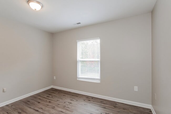 Building Photo - 10243 Hugue Way