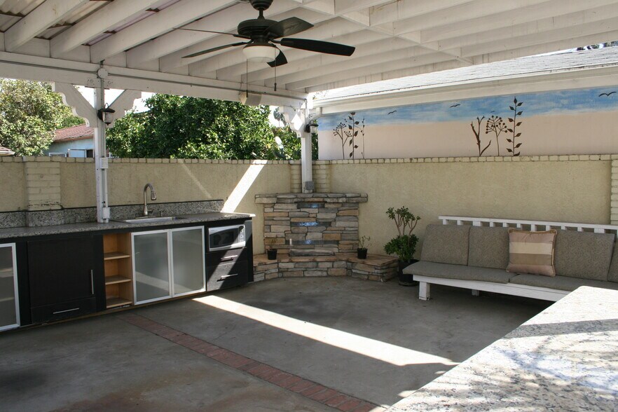 Building Photo - 6037 Comey Ave