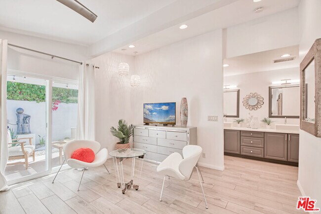 Building Photo - 36422 Sandsal Cir