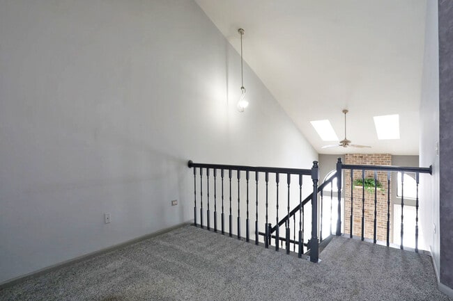 Building Photo - 966 N Auburn Woods Dr