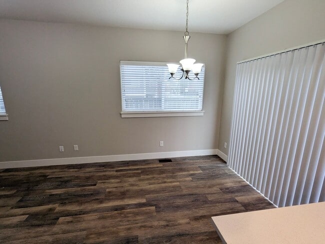 Building Photo - BIGFIR1069-1071