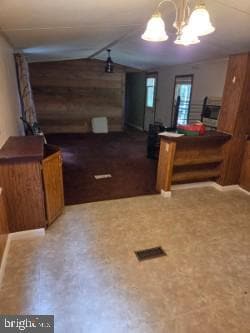 Building Photo - 10 White Pine Ln