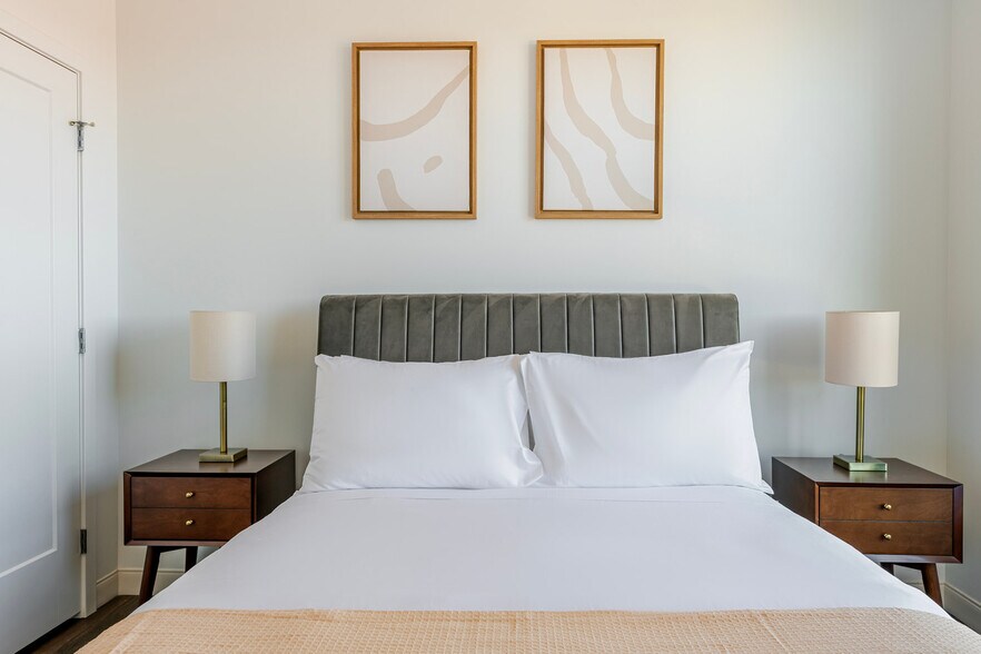 Building Photo - 245 Walnut St