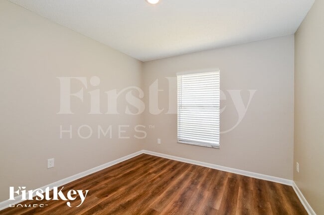 Building Photo - 1257 Poinsettia Dr